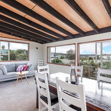 Couches, Bar Table & Kawau View Villa Snells Beach Bagian luar foto